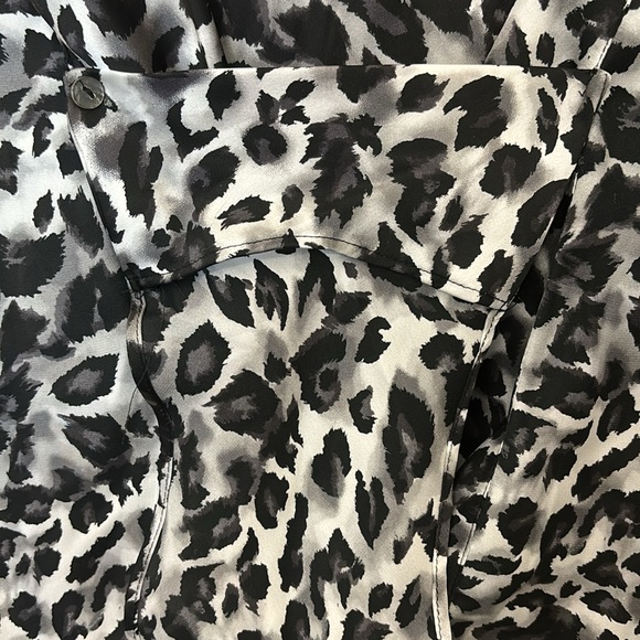 Violet & Claire Black and White Animal Print sleeveless top Size Large - Picture 4 of 6